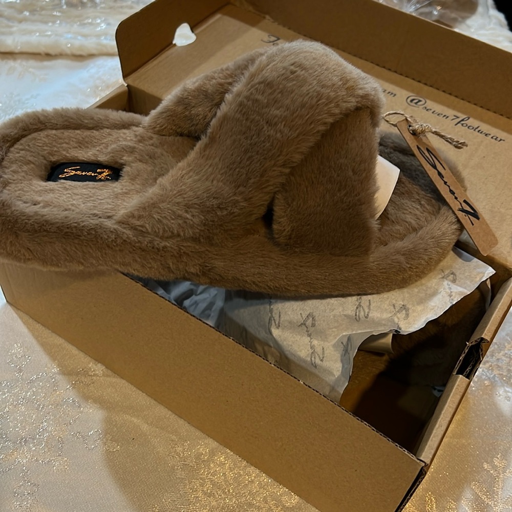 NIB Seven Kiki Mink Slippers